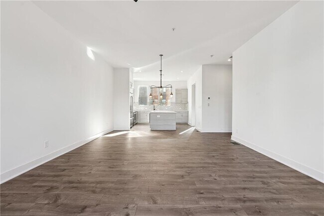 Building Photo - 1207 Chelsea Cir NW
