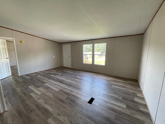 Building Photo - 117 Oldfield Cir