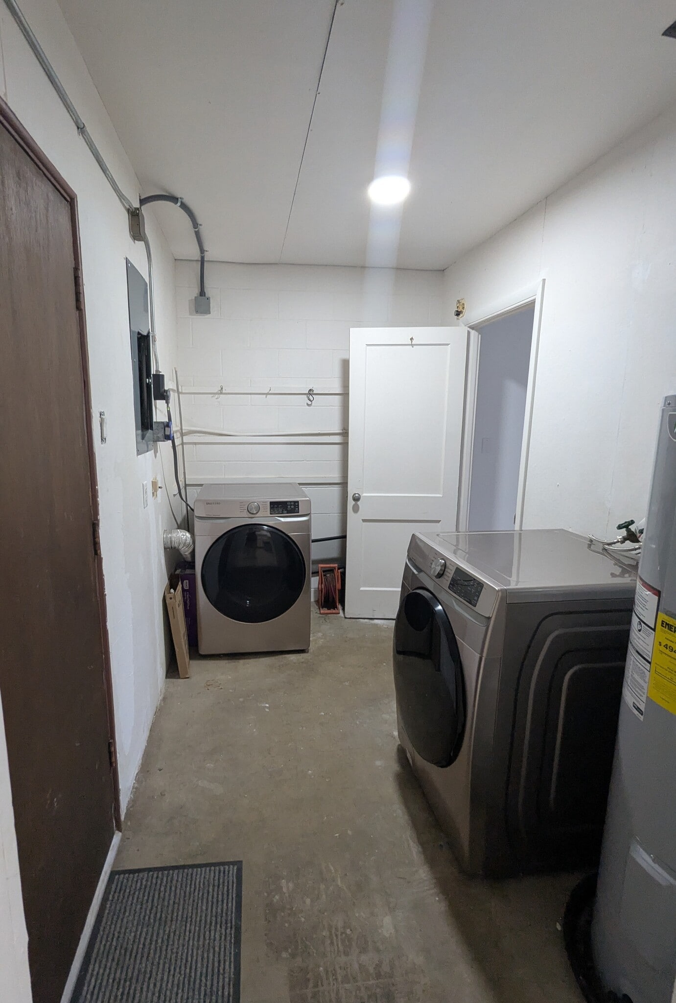 Building Photo - 2002 NE 15th Ter