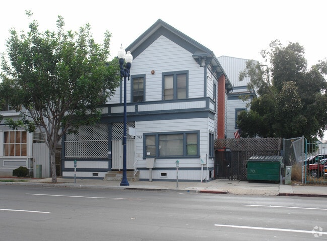 Building Photo - 743 10th Ave