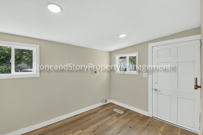 Building Photo - 414 NE Grattan St