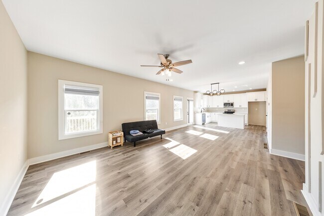 Building Photo - 336 Nobleman Way