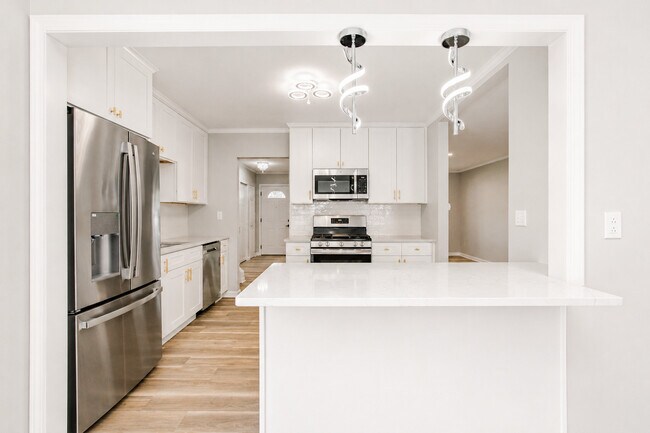 Building Photo - 7777 Ramsgate Cir S