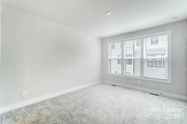 Building Photo - 525 W Tremont Ave