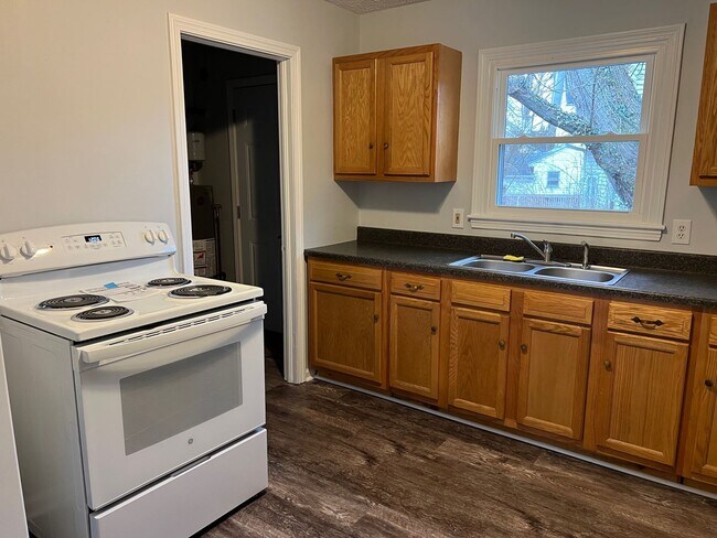 Building Photo - Kent Ohio 2 Bedroom Duplex