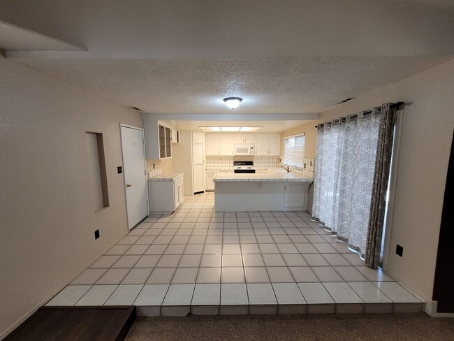 Building Photo - 901 Hedstrom Rd