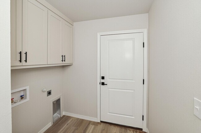 Building Photo - 8910 Oakleaf Ct