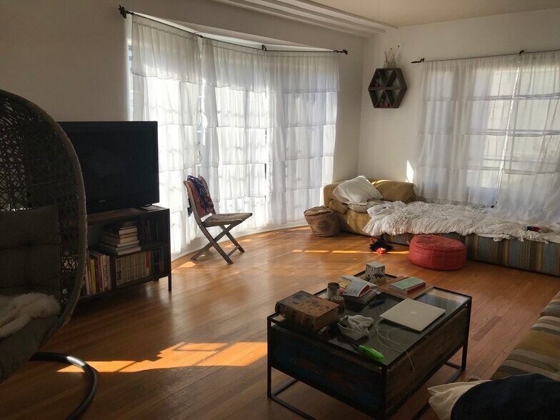 Building Photo - 442 S Detroit St