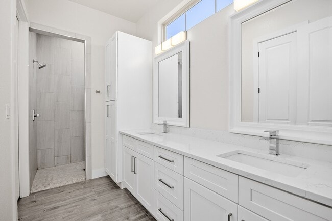 Building Photo - 22 Pinnacle Club Dr