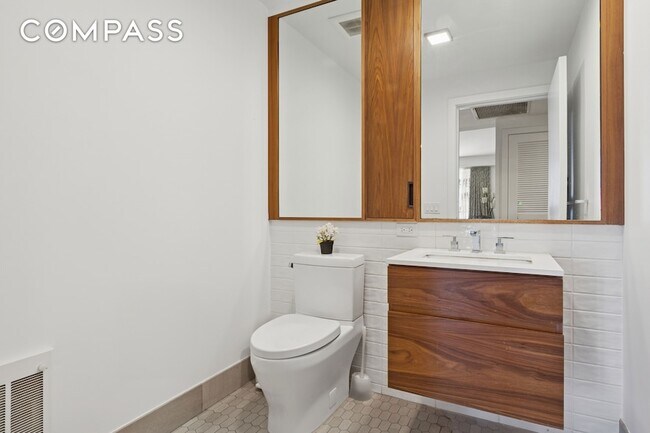 Building Photo - 319 Schermerhorn St