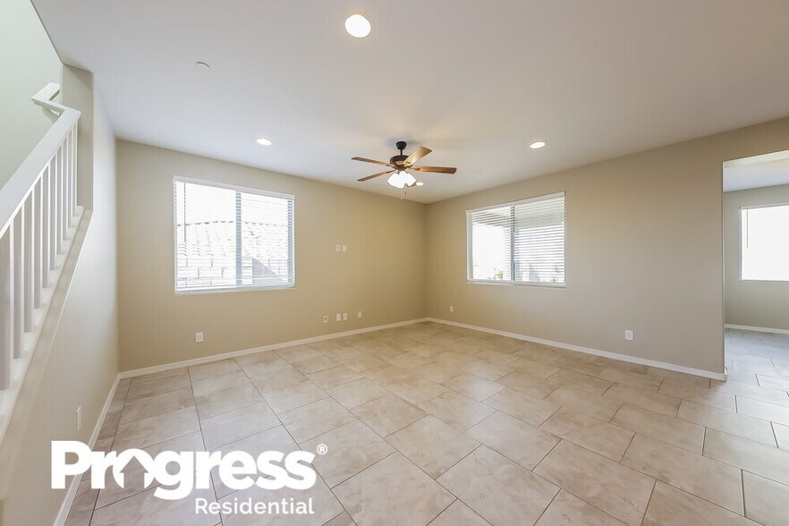 Building Photo - 10642 W Anna Ave