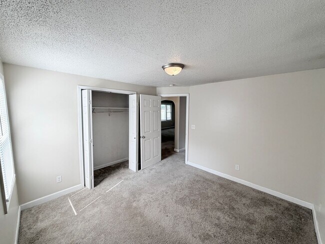 Building Photo - 6215 Lathrop Ave
