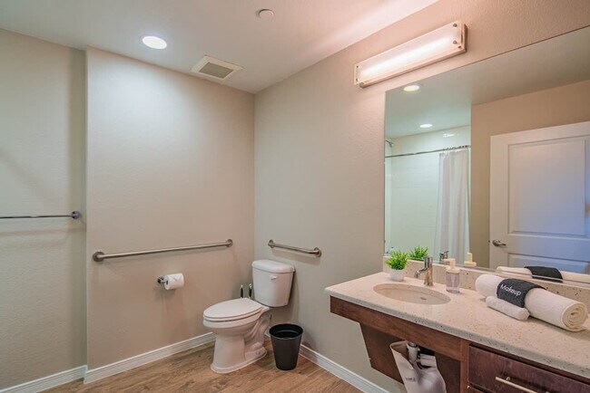 Building Photo - 1275 E University Dr