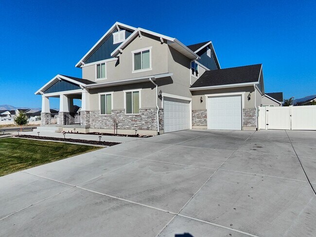Building Photo - Spacious 6 Bed, 3.5 Bath Home in Clinton, UT
