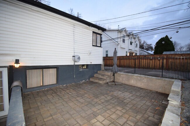 Building Photo - Bright & Updated 3 Bed Near Sugarhouse!!