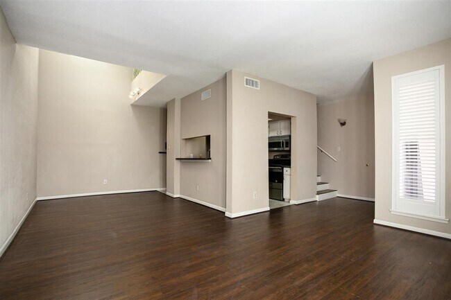 Building Photo - 1300 Augusta Dr