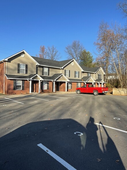 Building Photo - 1164 Woodland Dr