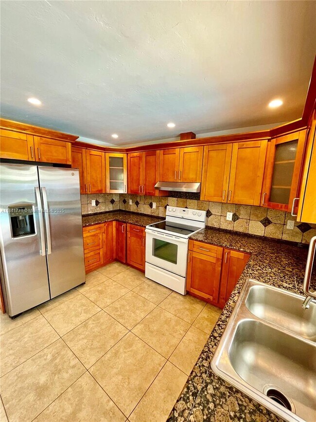 Building Photo - 4430 W Broward Blvd