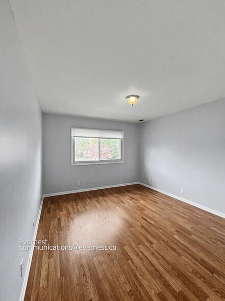Building Photo - 613 Hillsboro Rd