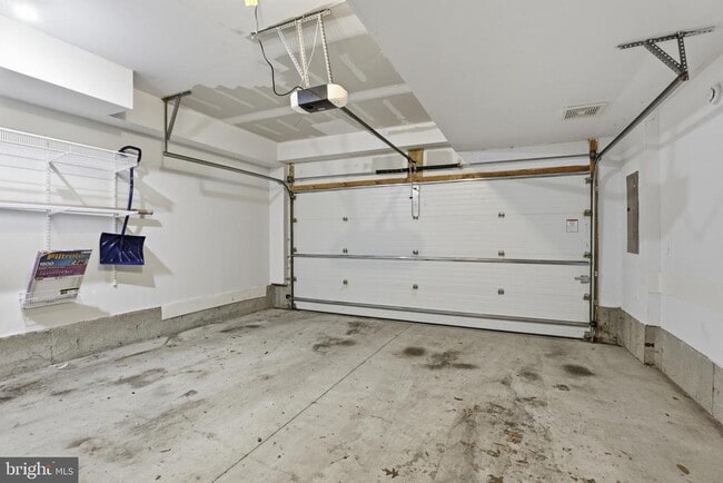 Building Photo - 917 Parker Gray School Way