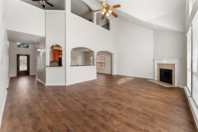 Building Photo - 21915 Sunvolt Ct