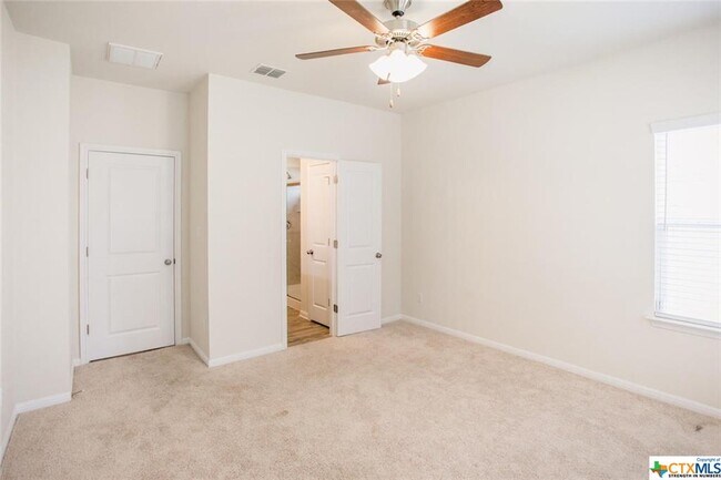 Building Photo - 242 Mossycup Dr