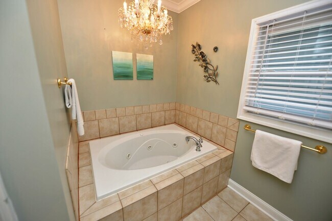 Building Photo - Walk to Naval Hospital! Beautiful Home, Gr...