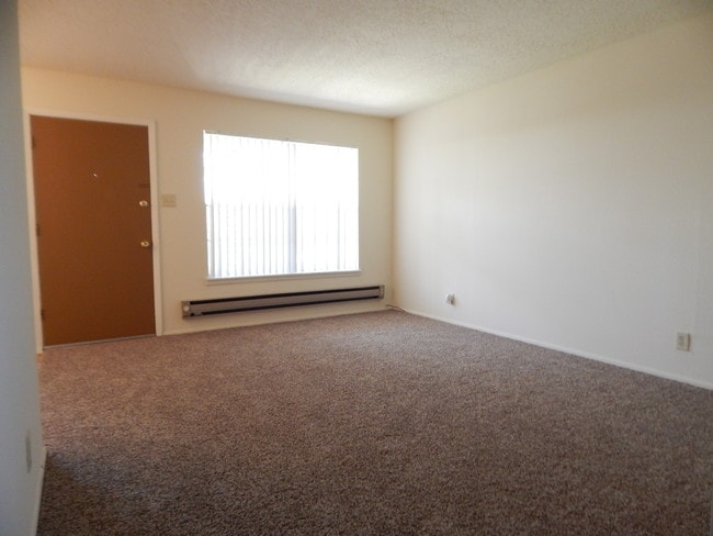 Primary Photo - Virginian Apartments