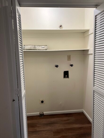 Building Photo - 1916 9th Ave