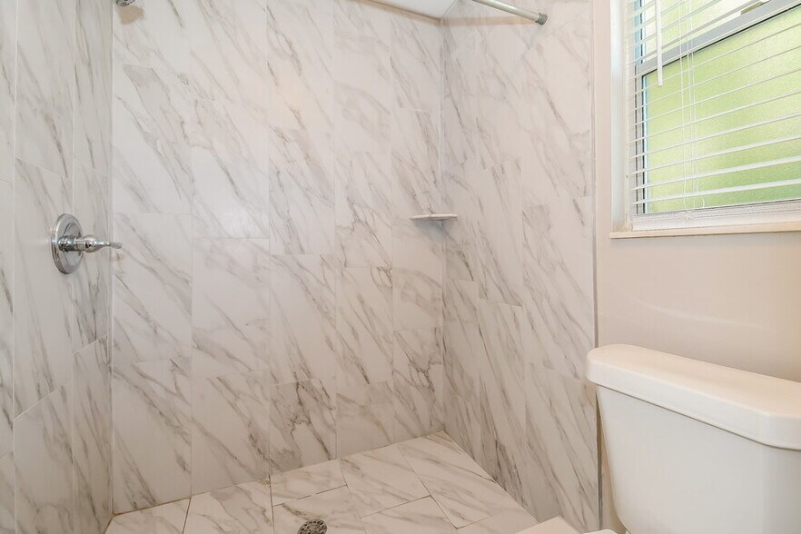 Building Photo - 2621 Grafton Dr