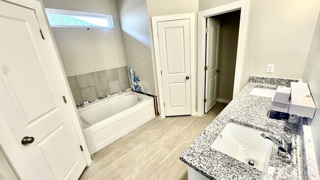 Building Photo - Beautiful Brand New 3-Bedroom Home in Coun...