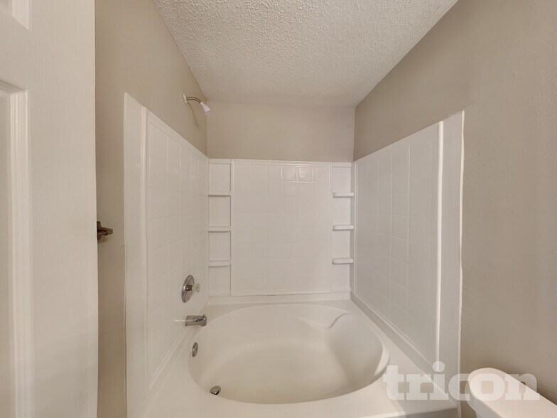 Building Photo - 901 Skywatch Ln