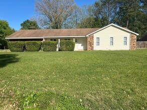 Building Photo - 40 Fairway Cv