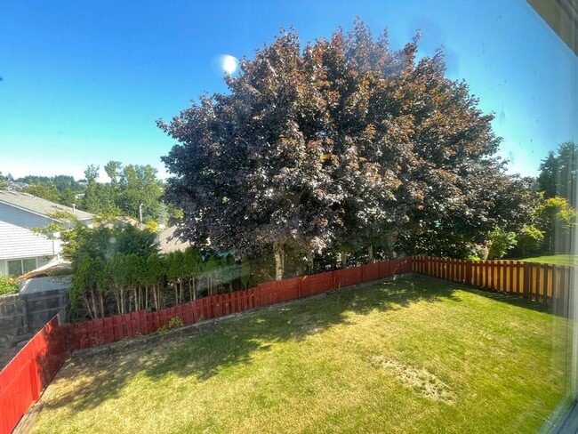 Building Photo - Bright 3 Bedroom 2.5 Bathroom House ~ Wash...