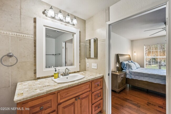 Building Photo - 13703 Richmond Park Dr N