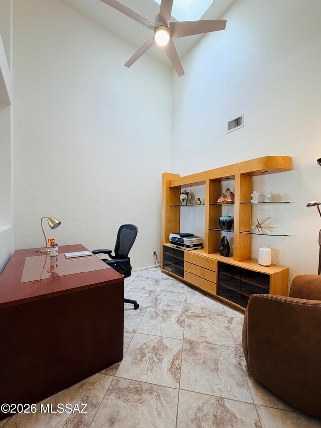 Building Photo - 1465 W Bridalveil Pl