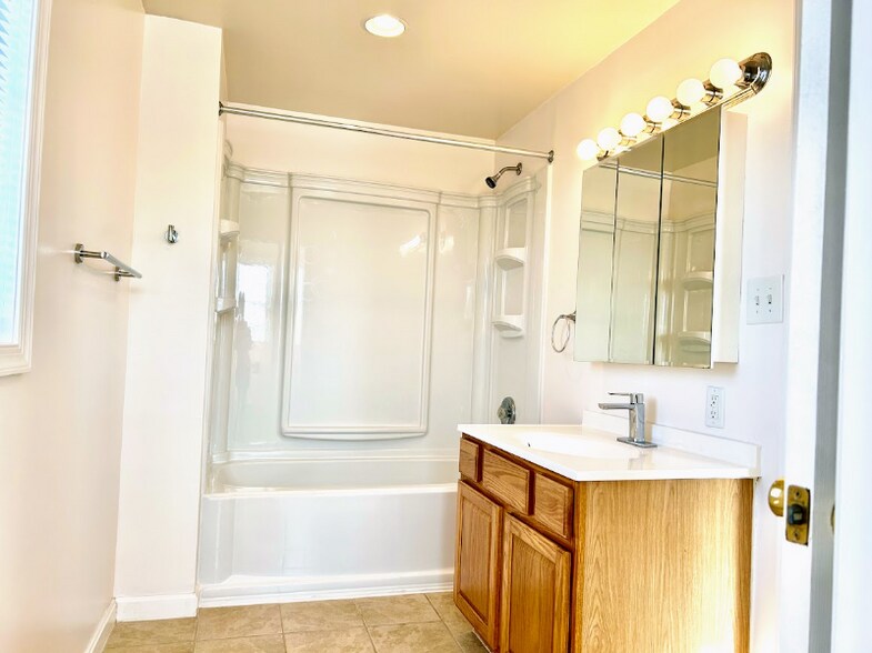 Building Photo - 118 W Potomac St