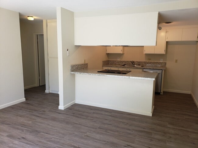 Building Photo - Nice, Cute and Clean!!!