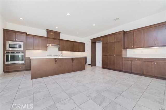 Building Photo - 20756 Spruce Cir