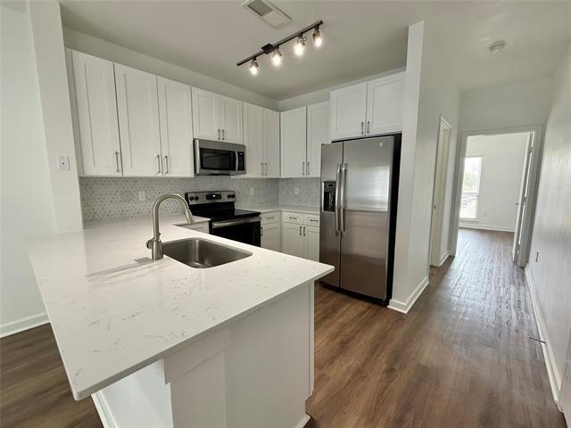 Building Photo - 6740 Windhaven Pkwy