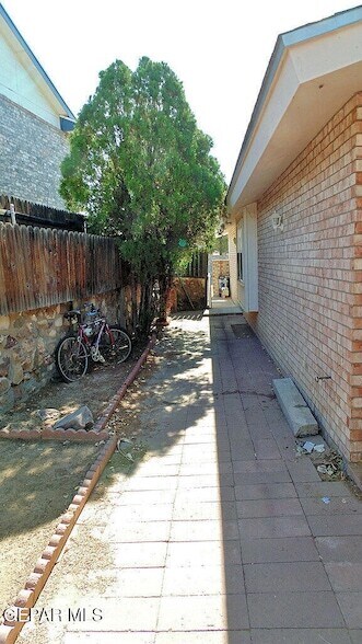 Building Photo - 7133 Imperial Ridge Dr