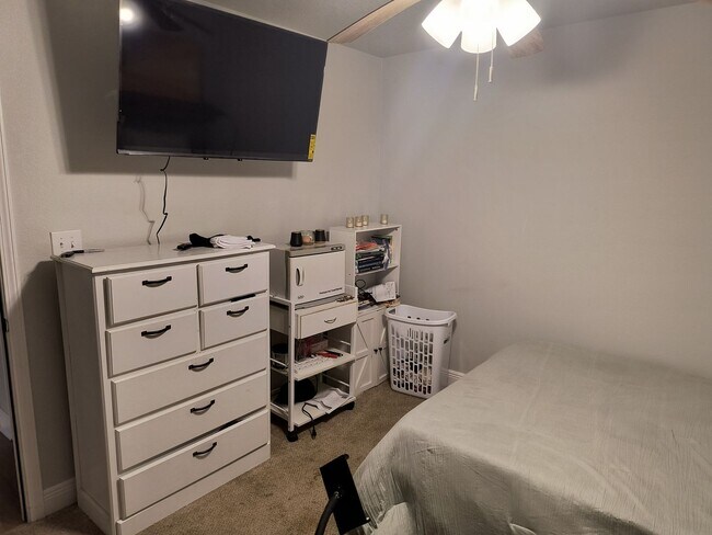 Building Photo - BEAUTIFUL 3 Bedroom Home UNFURNISHED