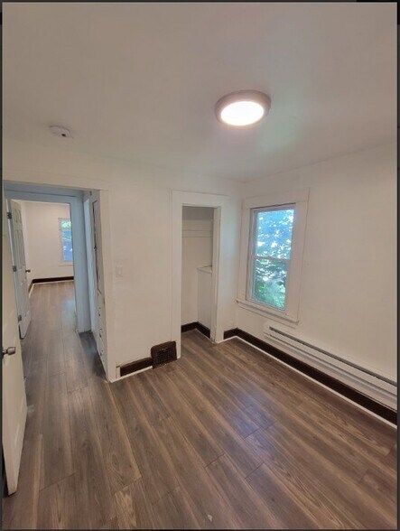 Building Photo - 1185 E 167th St
