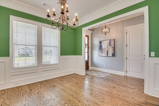 Building Photo - 3067 Rosewood Dr