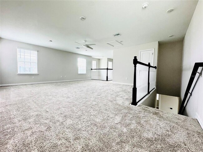 Building Photo - 6618 Willow View Ave