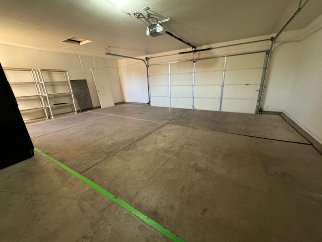 Building Photo - 4BR/2BA/2.5CG, 2057 sq.ft. rental with DOG...