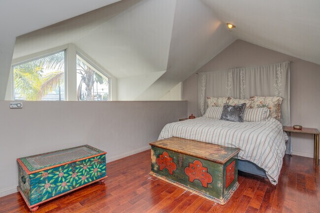 Building Photo - 1302 Electric Ave