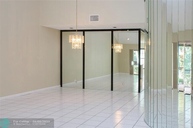 Building Photo - 8638 Eagle Run Dr