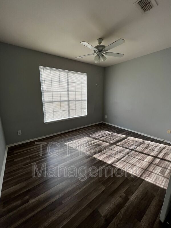 Building Photo - 201 Colima Ct