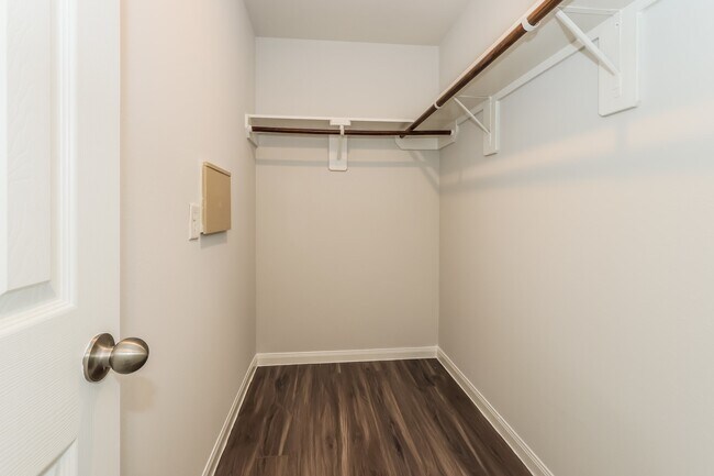 Building Photo - 5623 Latta Plantation Dr